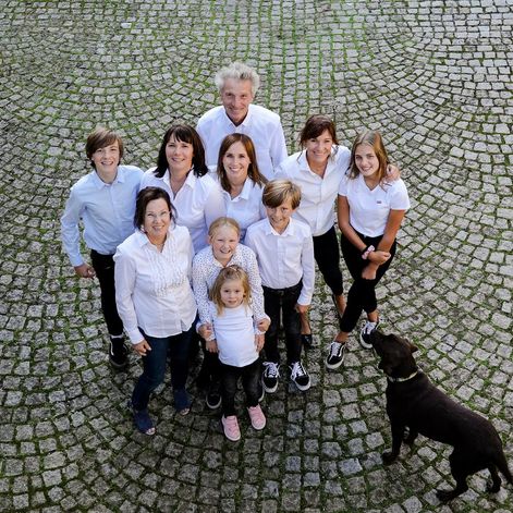 Familie und Team Hotel Burgwirt